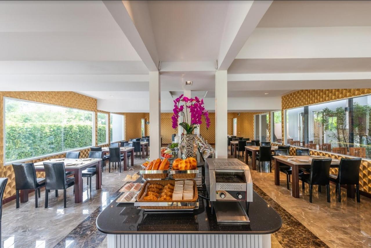 Hotel Napheera Royal Tel Ban Khlong Bang Krathiam Exterior foto